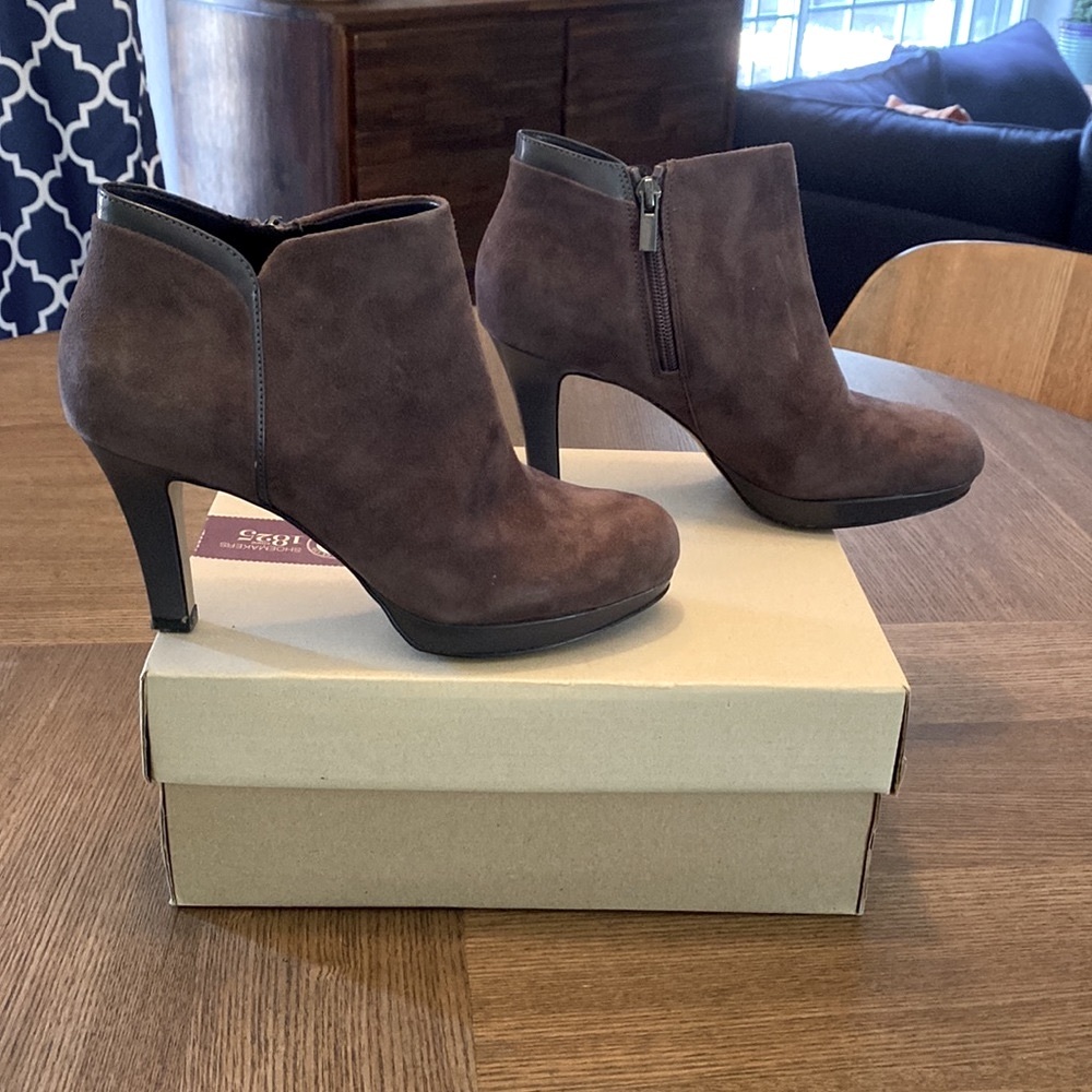 Clarks Delsie Stella Booties!  Purple Grey in size 7.  Only worn twice!